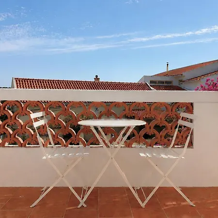 Casa Branca - Caparica Hostel *