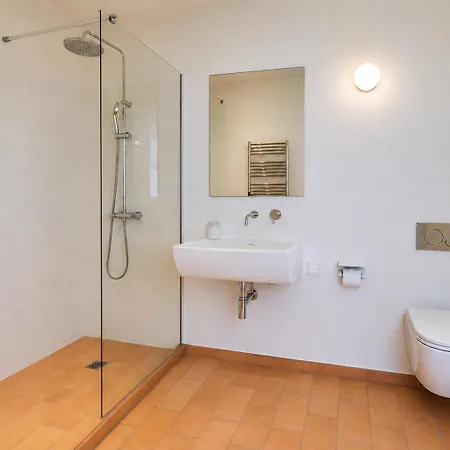 Casa Branca - Caparica بيت شباب تشارنكه