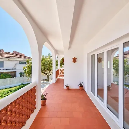 Casa Branca - Caparica Hostel Charneca (Setubal)